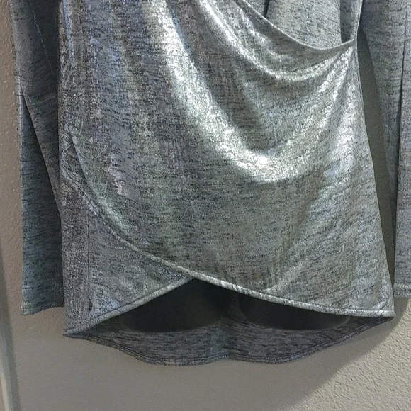 Trouve metallic blouse - Picture 3 of 4
